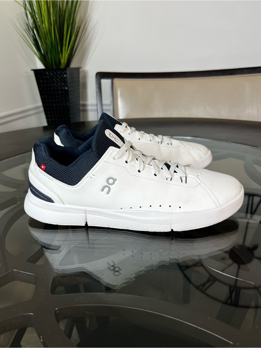 On The Roger Advantage Men’s Sneakers Sz 12